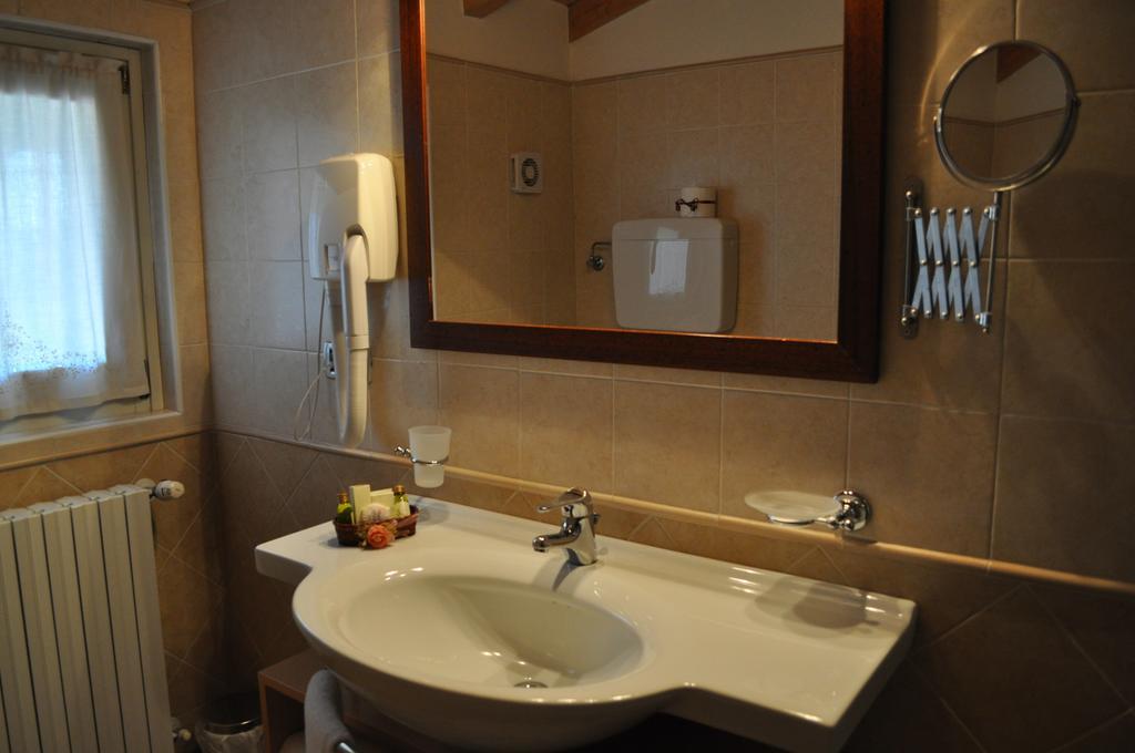 Hotel La Corte Bedizzole Habitación foto