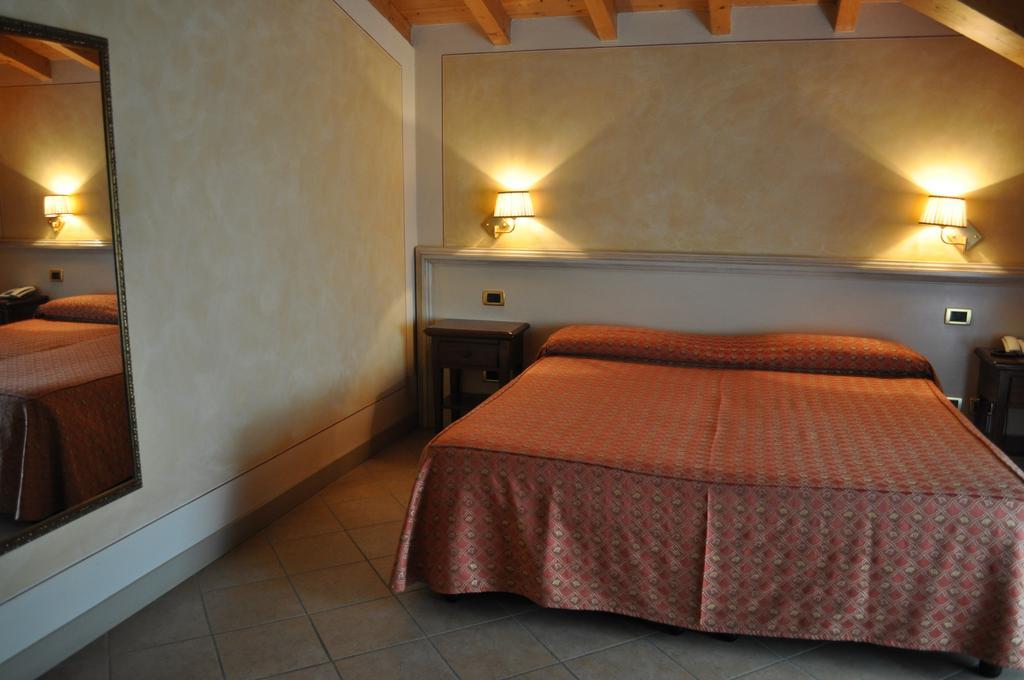Hotel La Corte Bedizzole Habitación foto