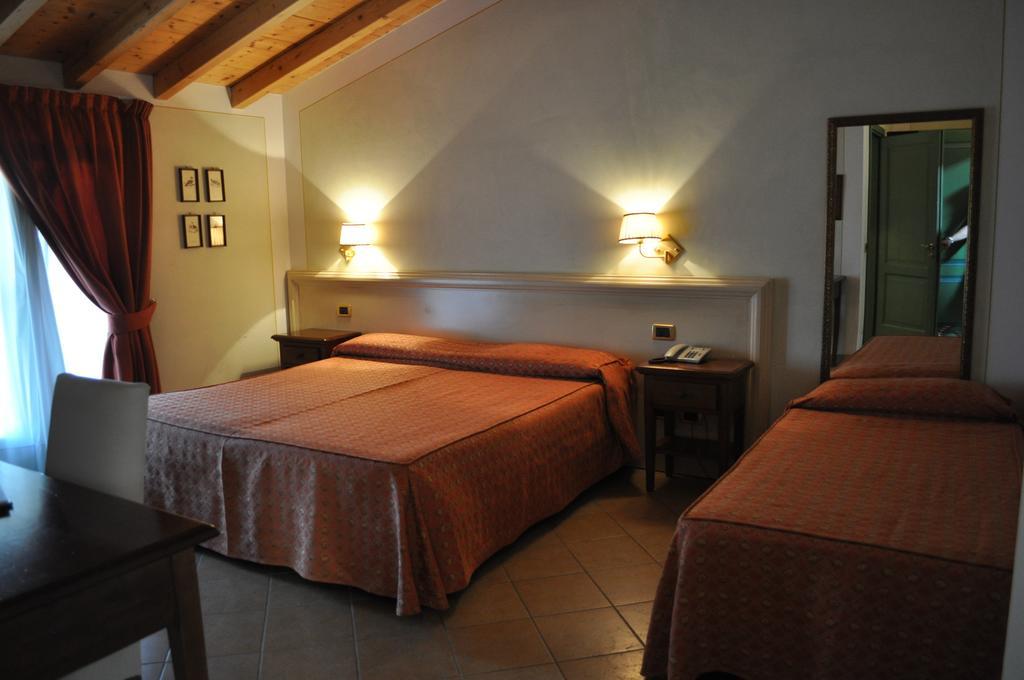 Hotel La Corte Bedizzole Habitación foto